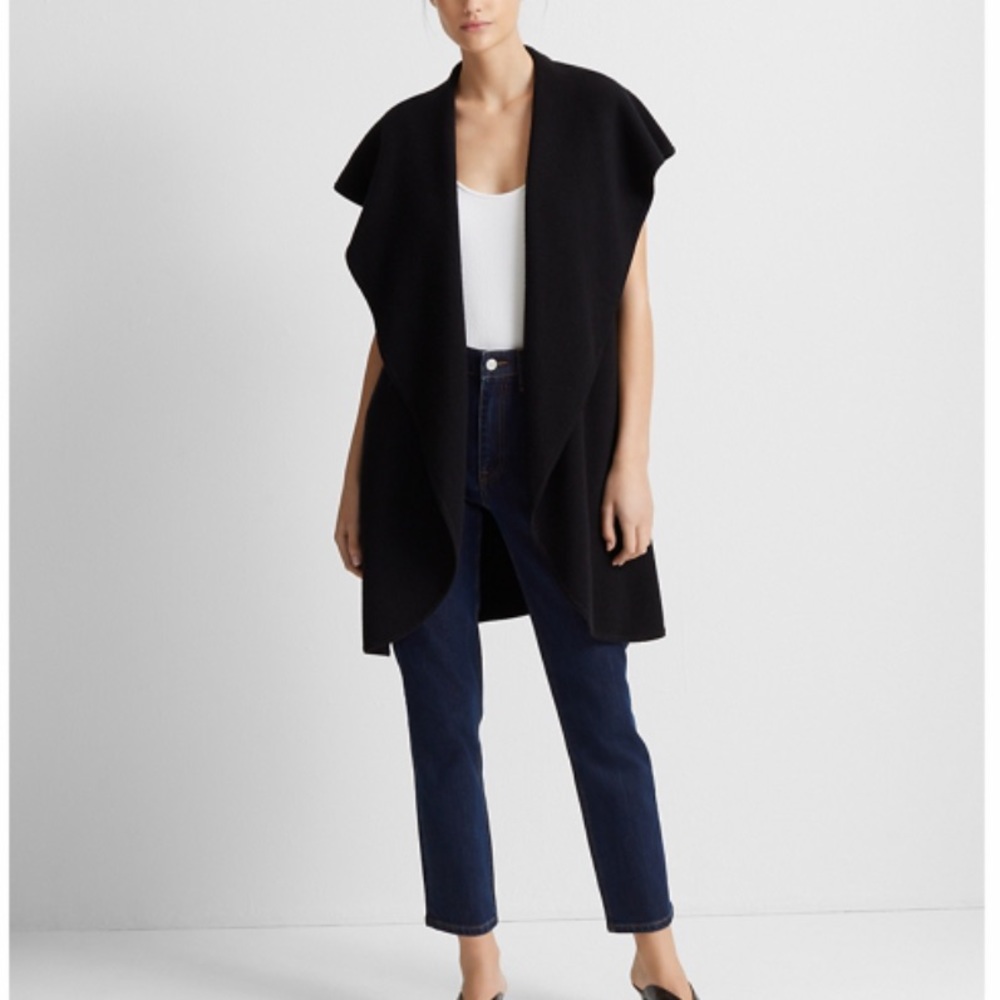 Club Monaco Delaynee sweater vest in black